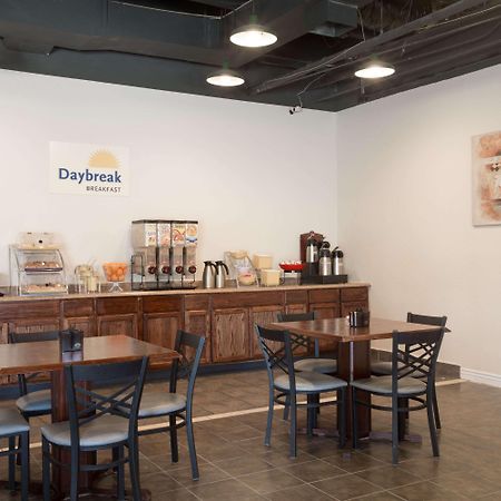 Days Hotel By Wyndham Peoria Glendale Area Εξωτερικό φωτογραφία
