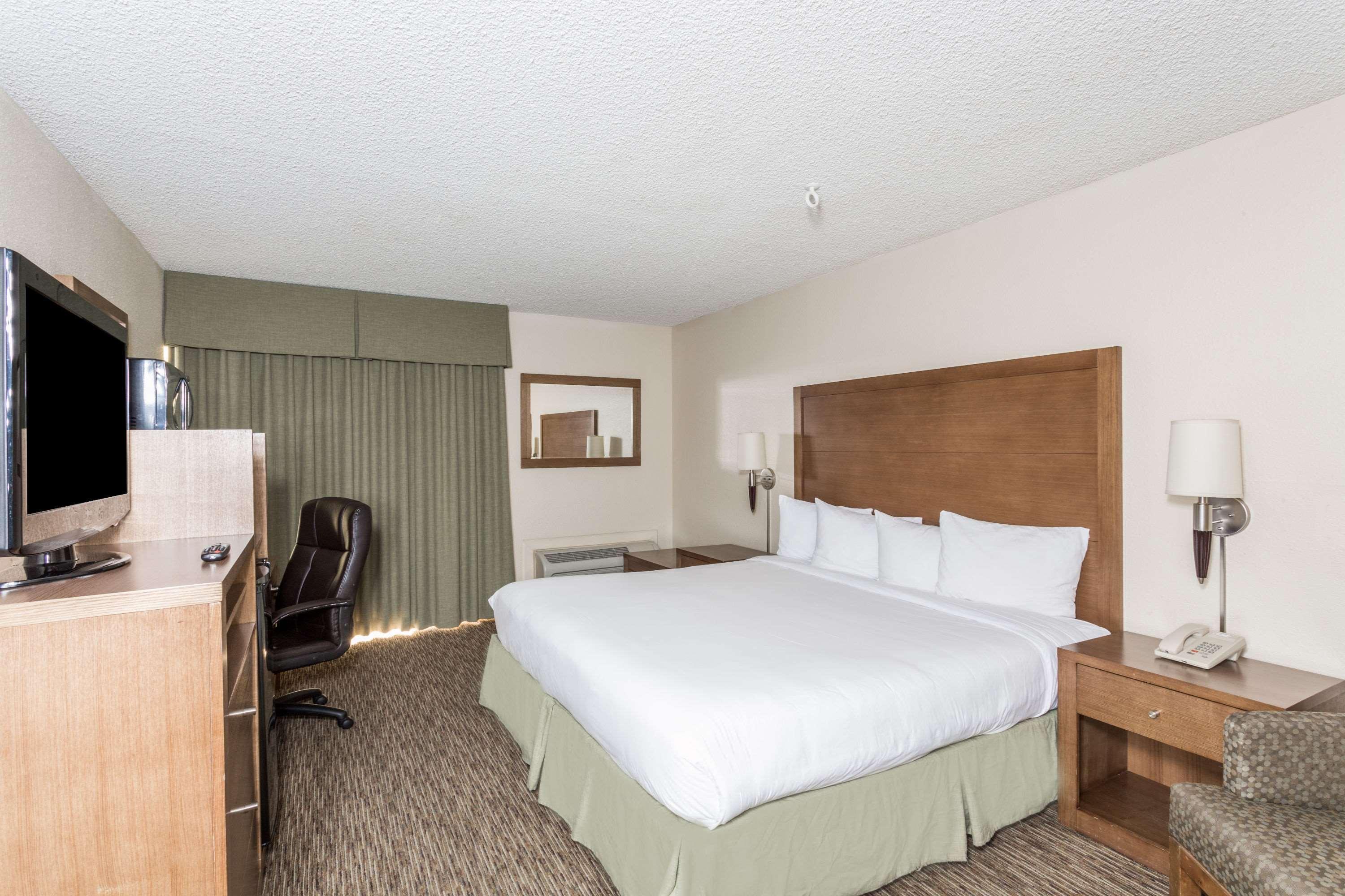 Days Hotel By Wyndham Peoria Glendale Area Εξωτερικό φωτογραφία