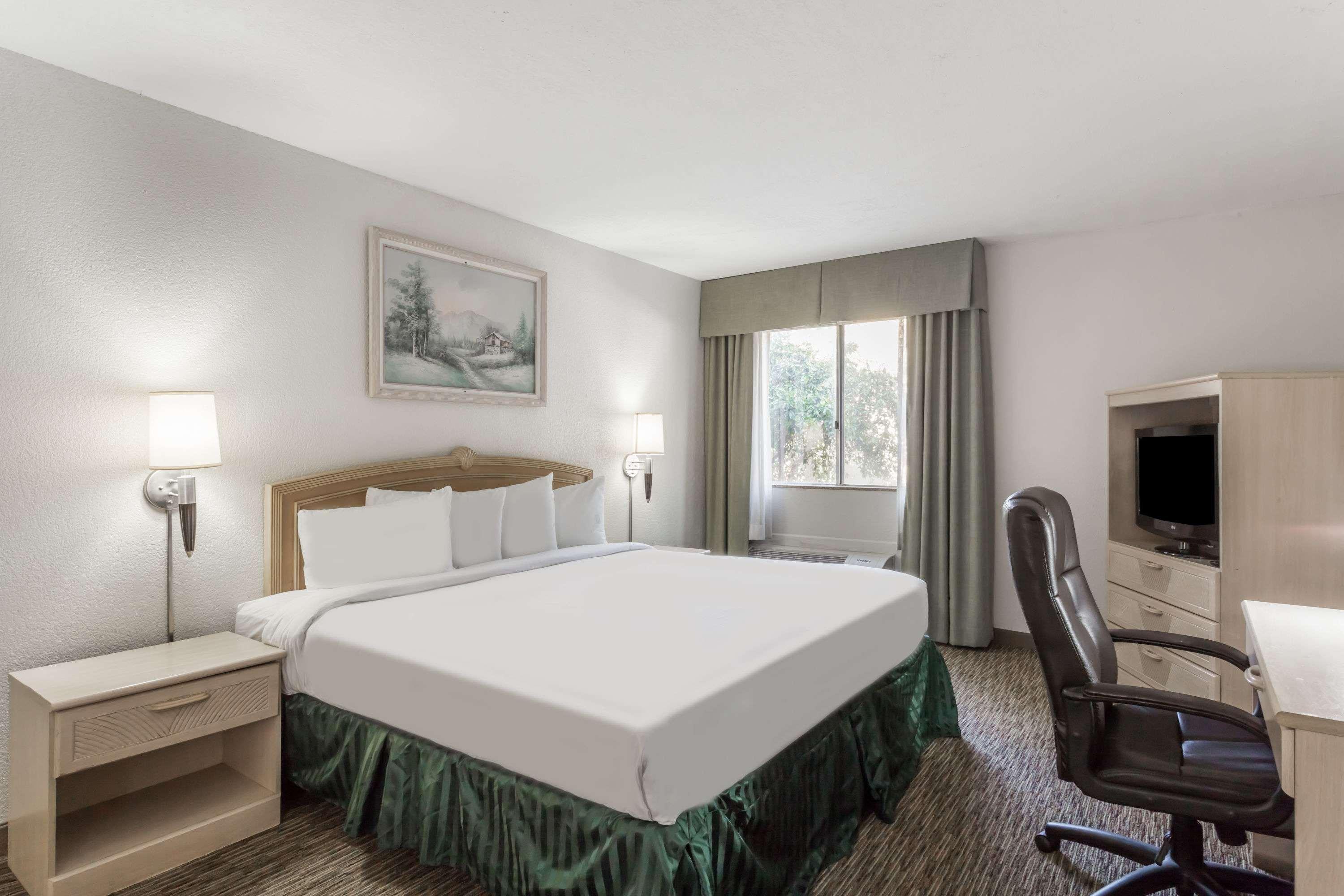 Days Hotel By Wyndham Peoria Glendale Area Εξωτερικό φωτογραφία