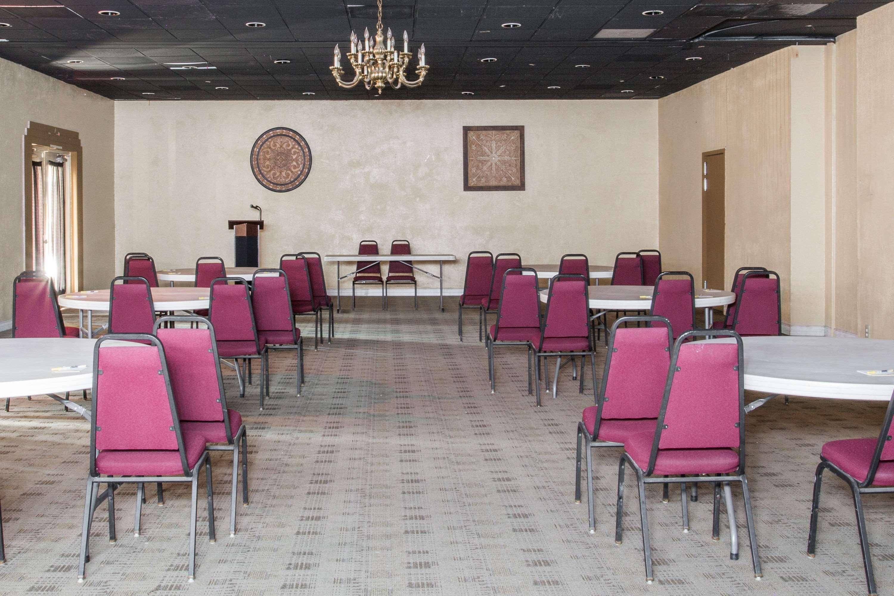 Days Hotel By Wyndham Peoria Glendale Area Εξωτερικό φωτογραφία
