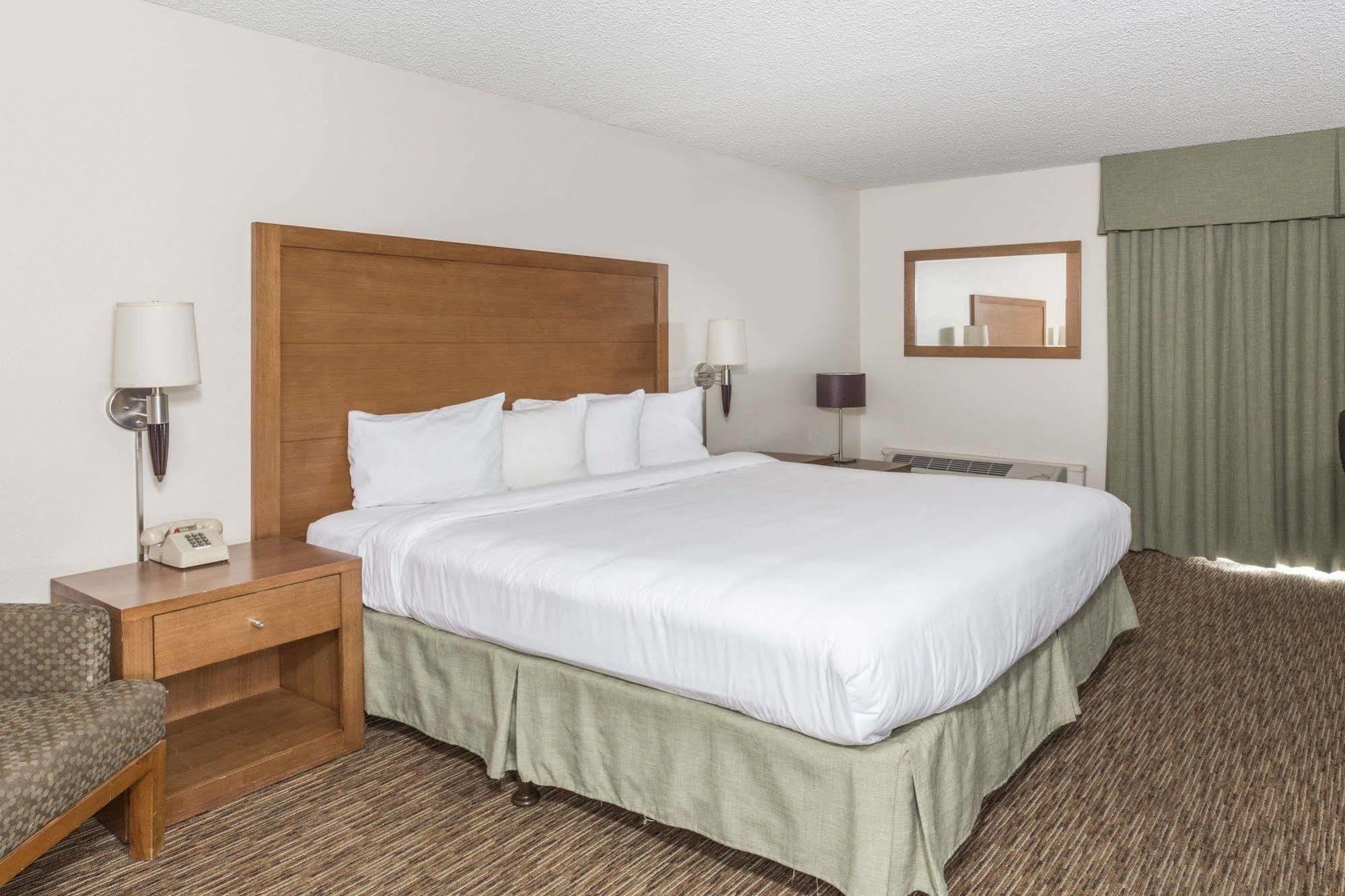 Days Hotel By Wyndham Peoria Glendale Area Εξωτερικό φωτογραφία